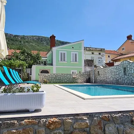 Point Villa *