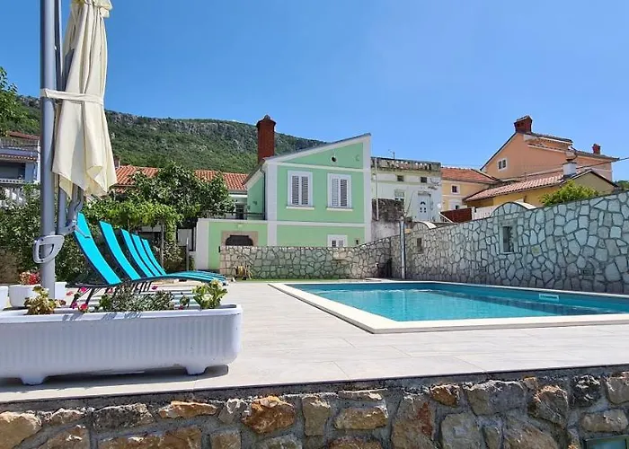 Point Villa *